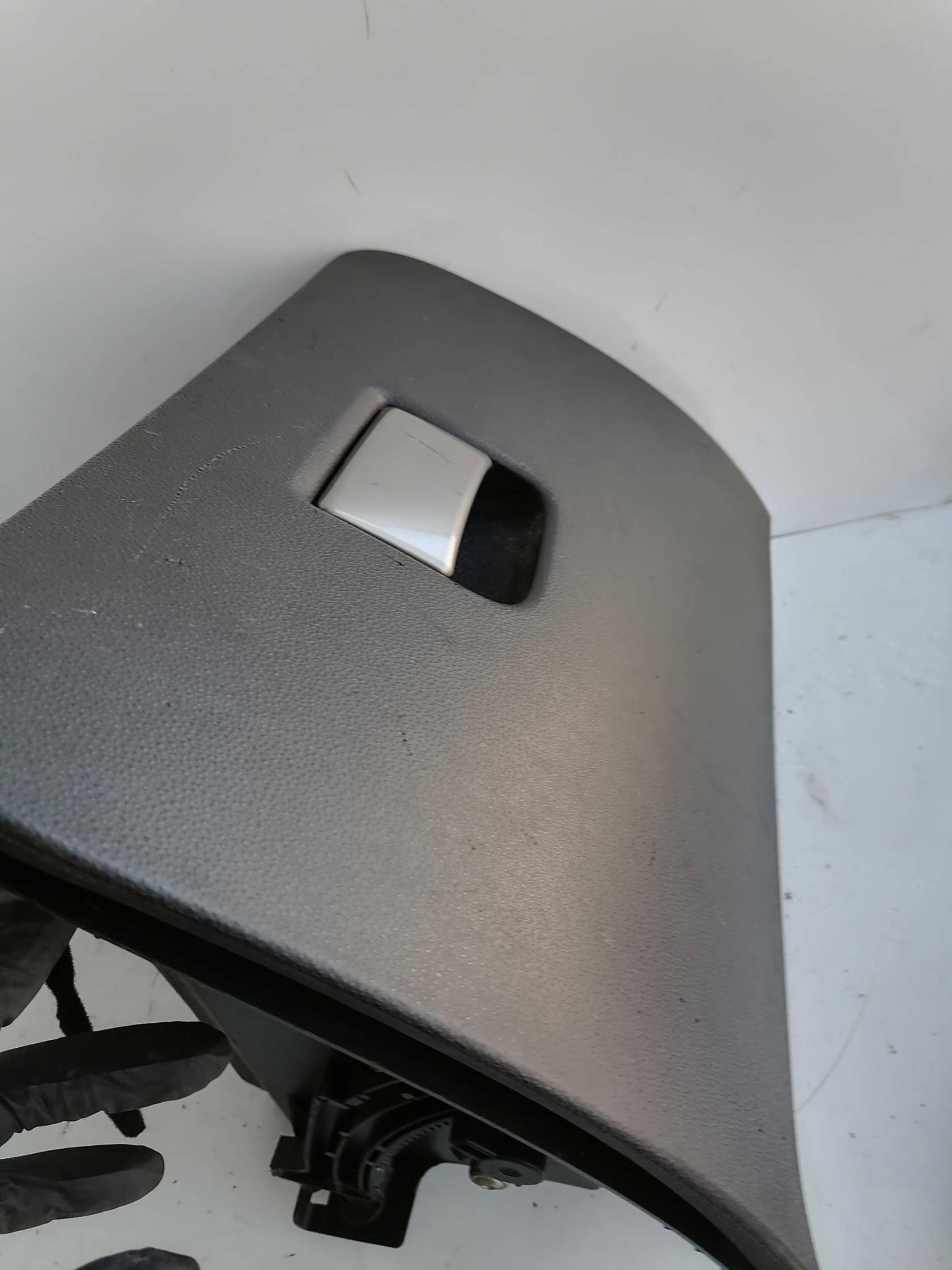 Portaoggetti cruscotto dx.